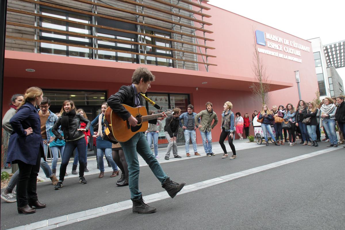 Les ateliers MAXI : une rentrée culturelle et artistique à La Rochelle